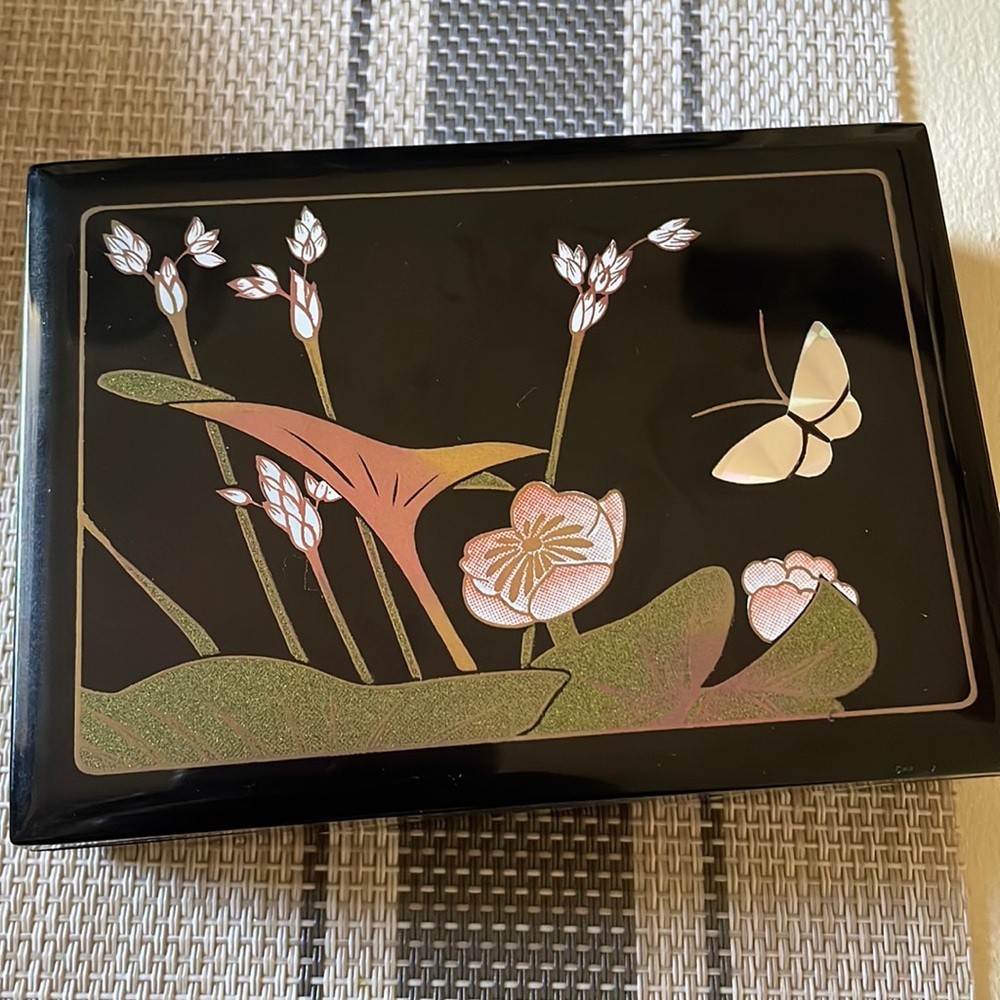 Vintage Japanese lacquered Kleenex box